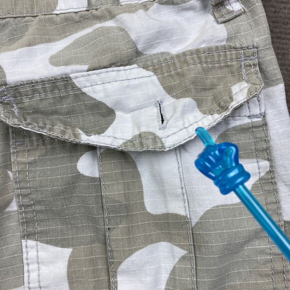 Southpole Camo Cargo Shorts Mens Size 30 Beige Ripstop Pockets Y2K - Picture 11 of 16